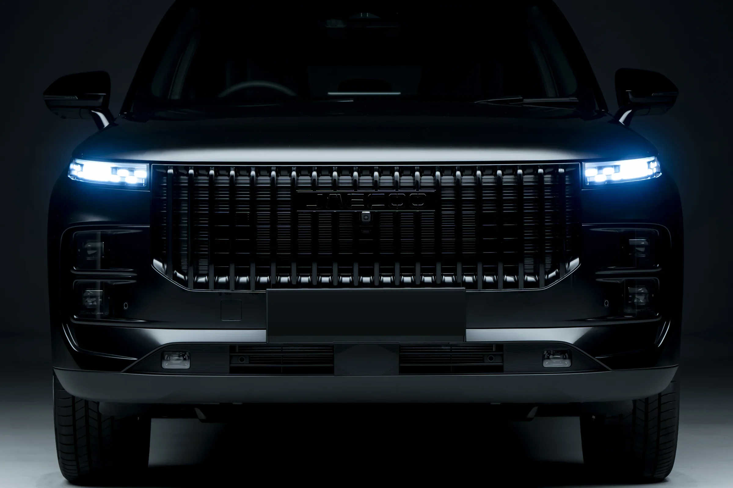 Front of the J7 Black Edition with black grille and headlights on